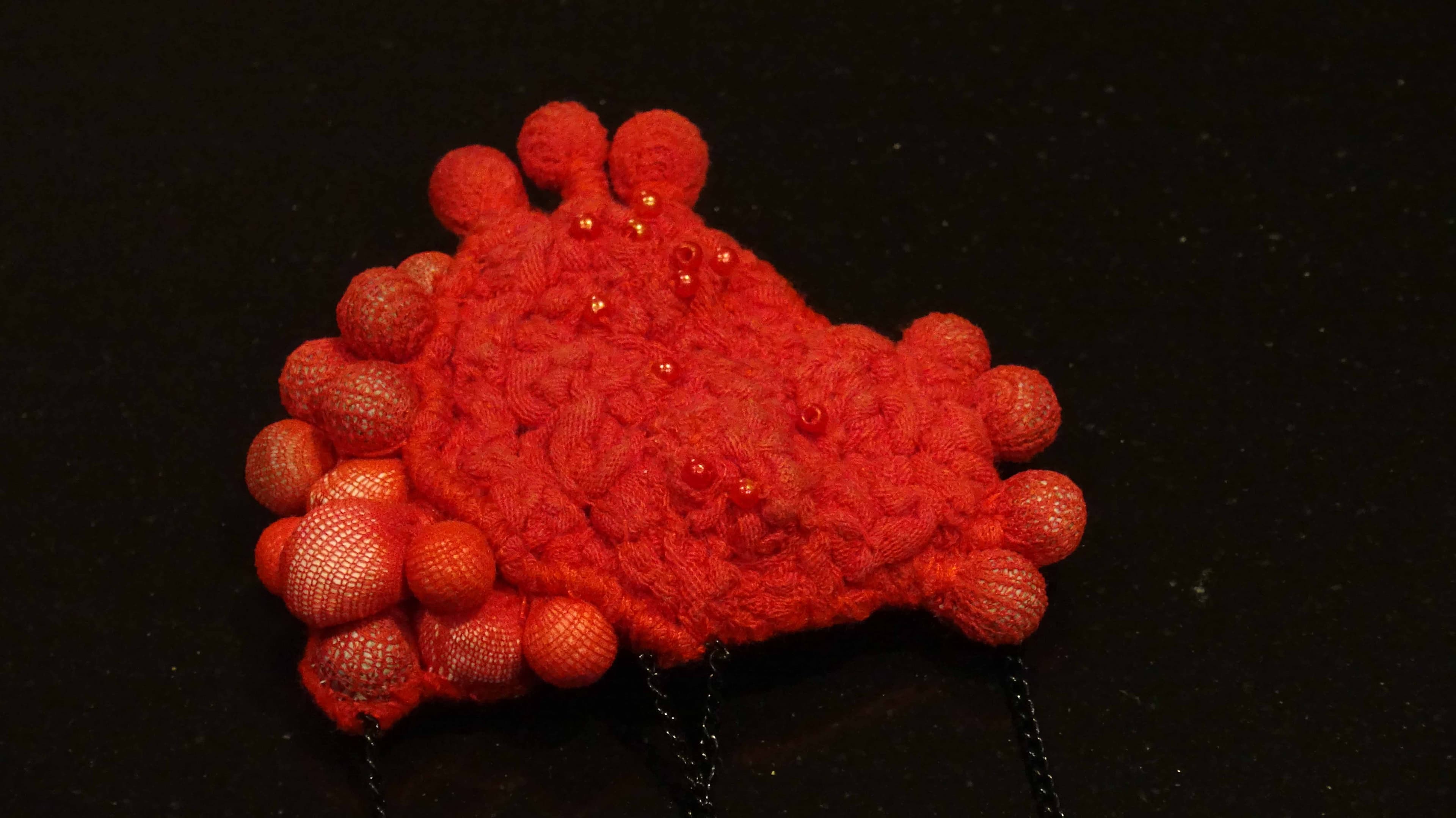 Broche rood